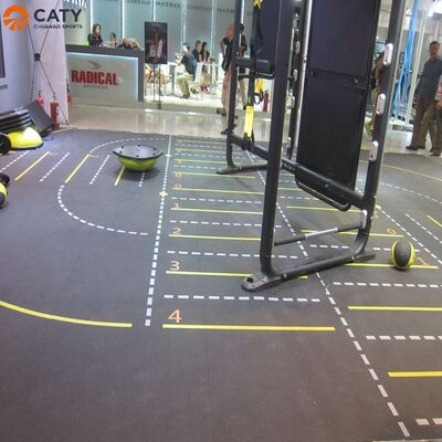 耐久性と滑り止め加工を施した、商業用およびスポーツ用の多目的ラバーフロアマット